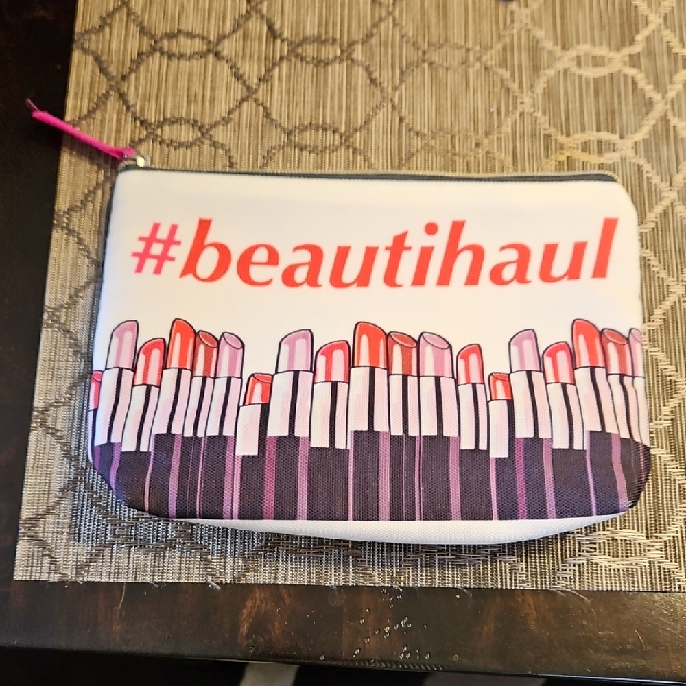 #beautihaul  Cosmetic Pouch With Lipstick Design Estee Lauder Promo